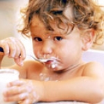 Giúp trẻ bỏ thói quen mút tay 